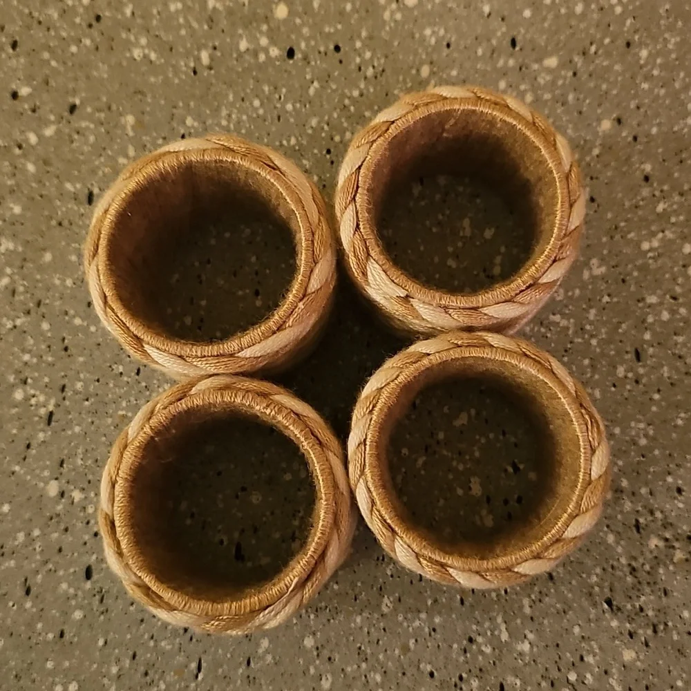 Set Of 4 Woven Khaki & Ivory Napkin Rings